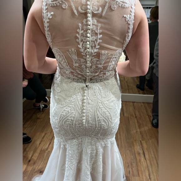 Lux and Love Designer wedding dress - never worn - Picture 4 of 8